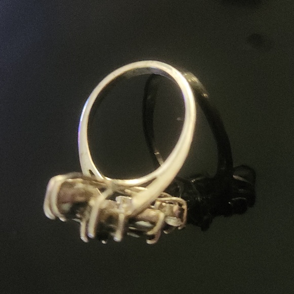 Elegant Black Floral Ring - Picture 2 of 2